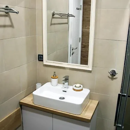 P20 Milmari, Deluxe Studio, *