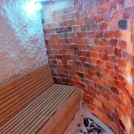 P20 Milmari, Deluxe Studio, *