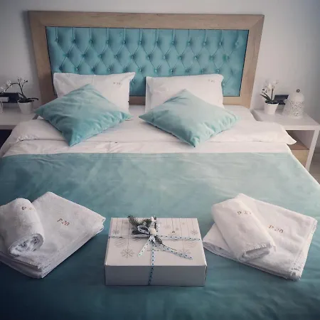 P20 Milmari, Deluxe Studio, *