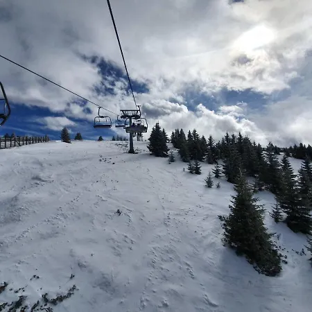 P20 Milmari, Deluxe Studio, *