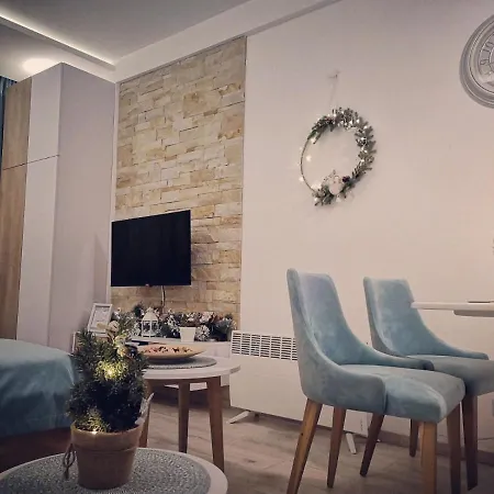 P20 Milmari, Deluxe Studio, *