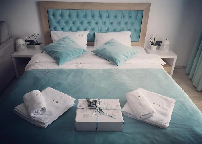 P20 Milmari, Deluxe Studio, *