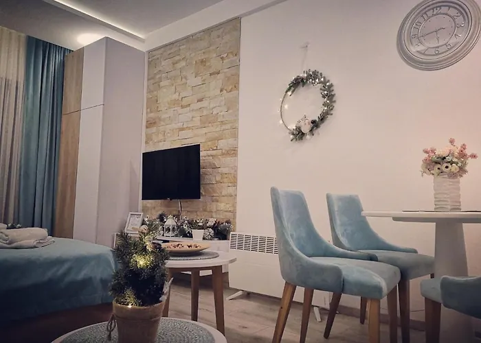 P20 Milmari, Deluxe Studio, *